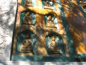 頤和園で見た建物の外に彫られた仏像