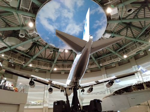 航空科学博物館の内部（B747-400の下部）